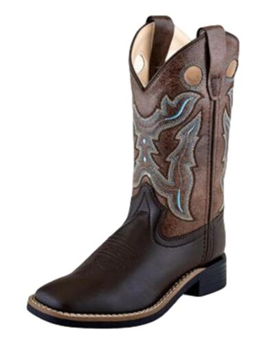 Cowboy boots with fashion pull holes