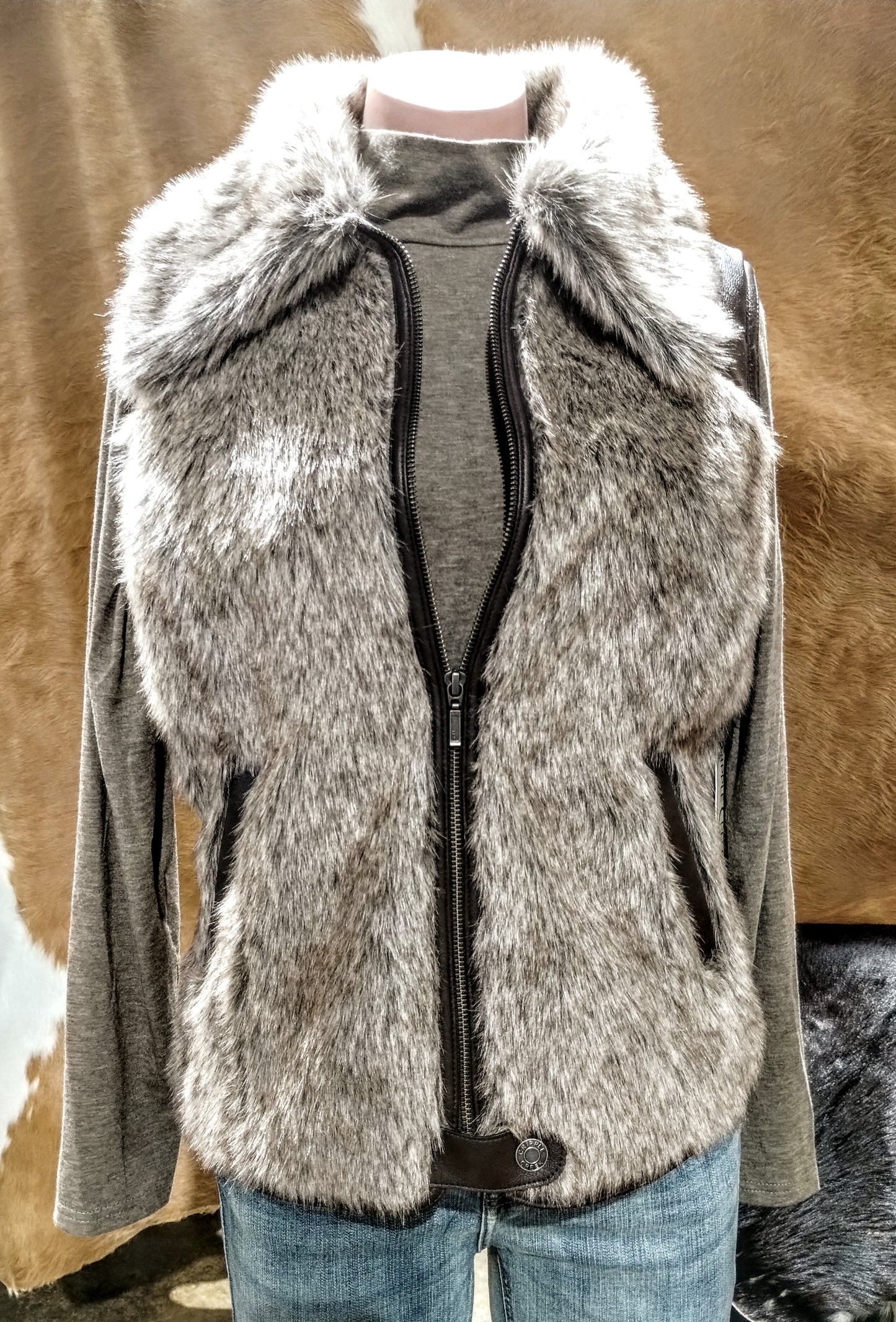 CRIPPLE CREEK FAUX SHEARLING ZIP FRONT VEST W/ FAUX LEATHER TRIM