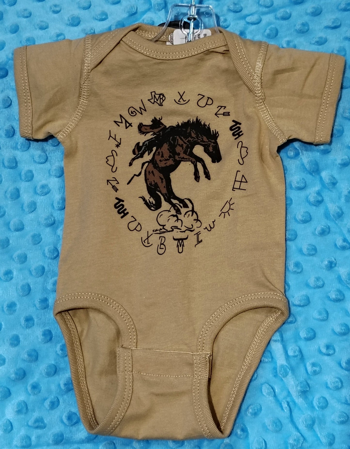 INFANT BRANDED MARK OUT WESTERN GRAPHIC BODY SUIT