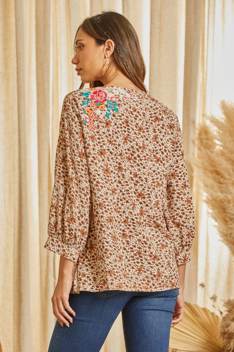 SAVANNAH JANE TAUPE/MOCHA FLORAL PRINT EMBROIDERED TOP